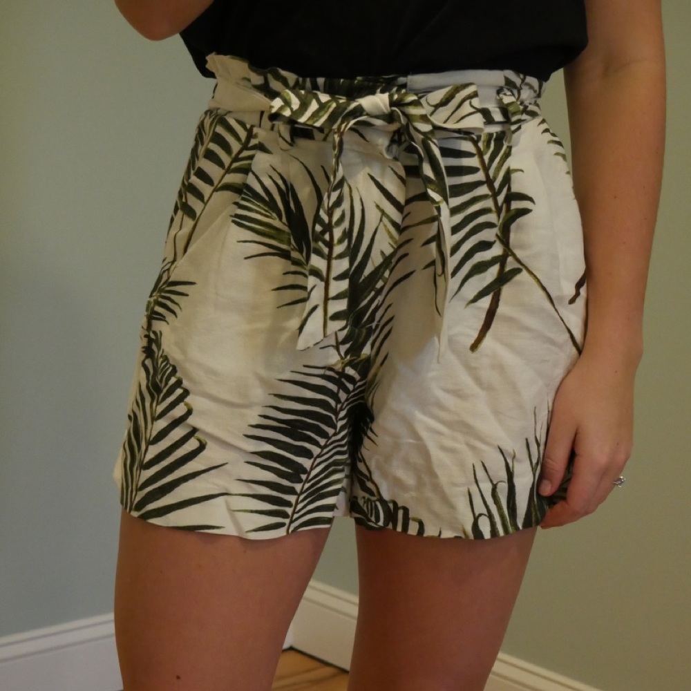 H&M tropical print highwaisted short